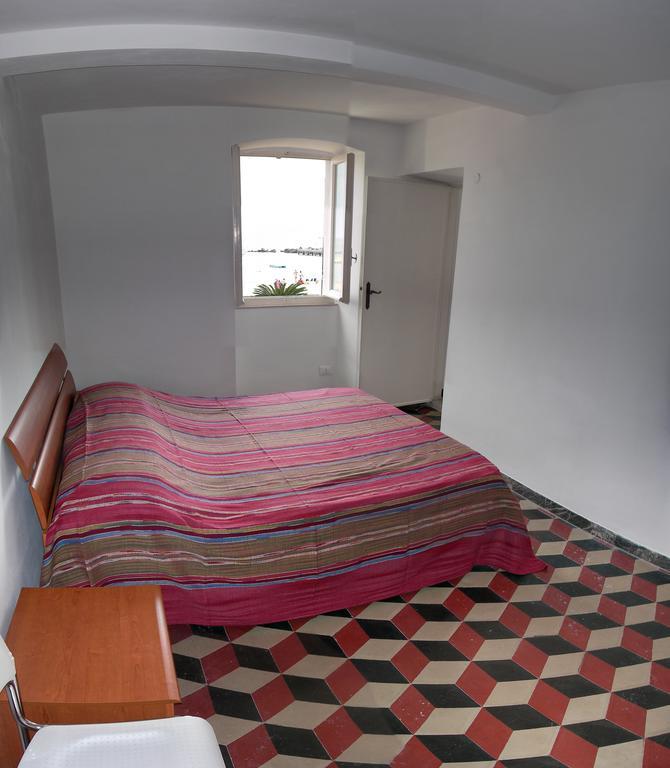 Casa Flora Villa San Terenzo Room photo