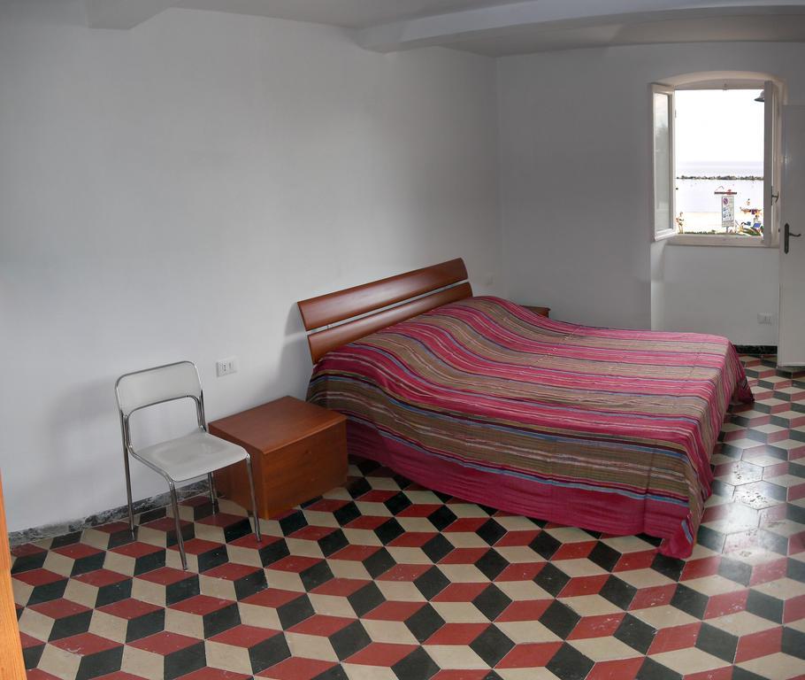 Casa Flora Villa San Terenzo Room photo