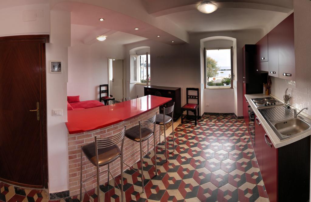 Casa Flora Villa San Terenzo Room photo